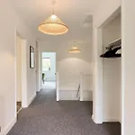 The Oxford Garden House - Spacious 5-Bed Oxford Home With Garden & Balcony