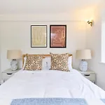 The Oxford Garden House - Spacious 5-Bed Oxford Home With Garden & Balcony