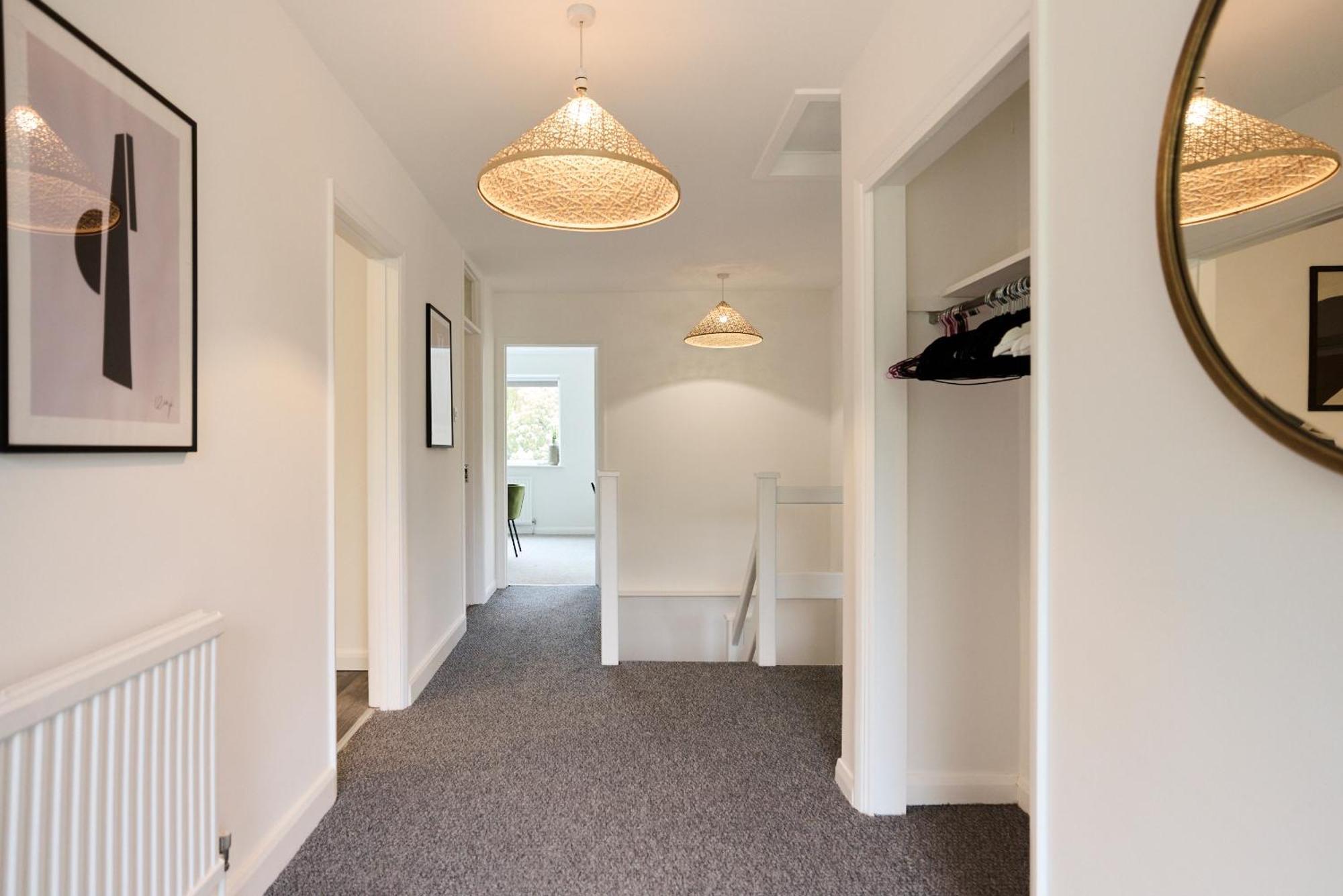 The Garden House - Spacious 5-bed With Garden & Balcony