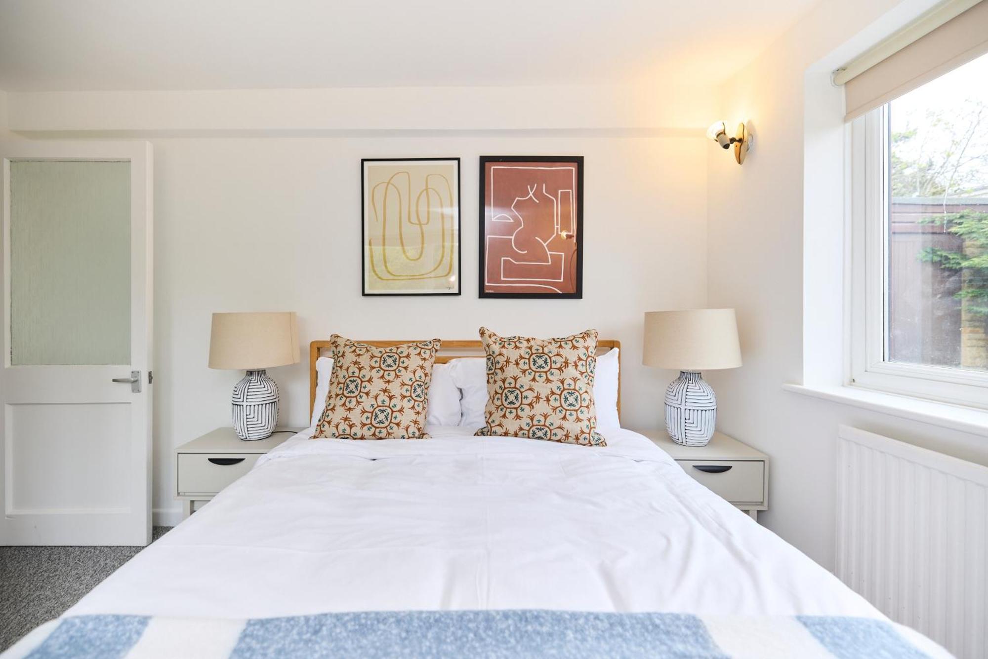 The Garden House - Spacious 5-bed With Garden & Balcony