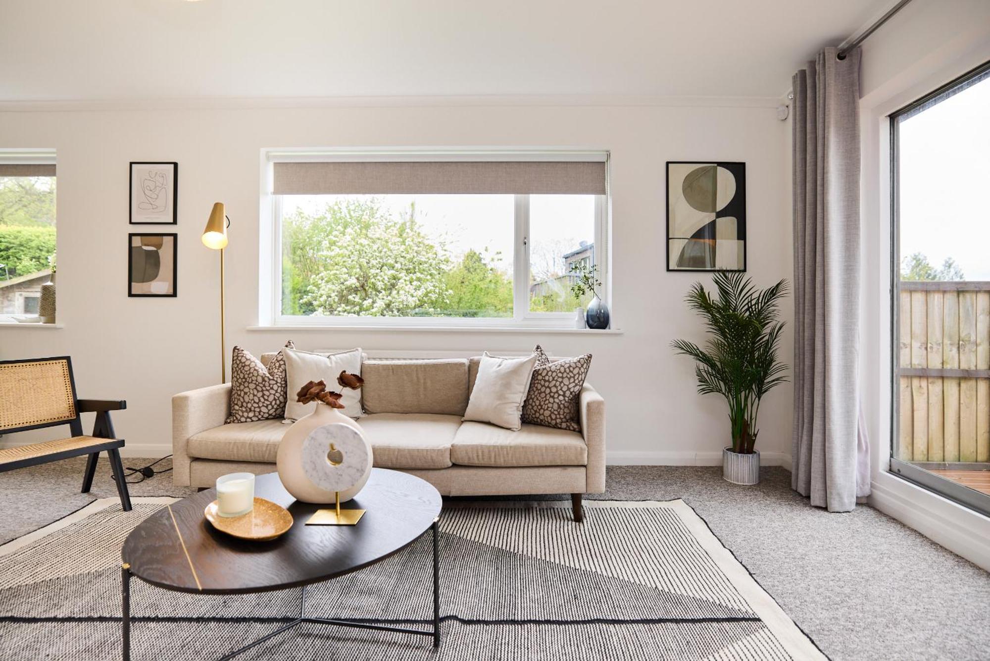 The Garden House - Spacious 5-bed With Garden & Balcony Apartment *