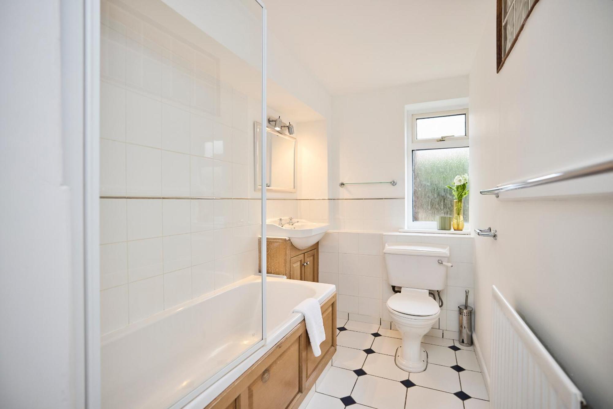 The Garden House - Spacious 5-bed With Garden & Balcony Oxford