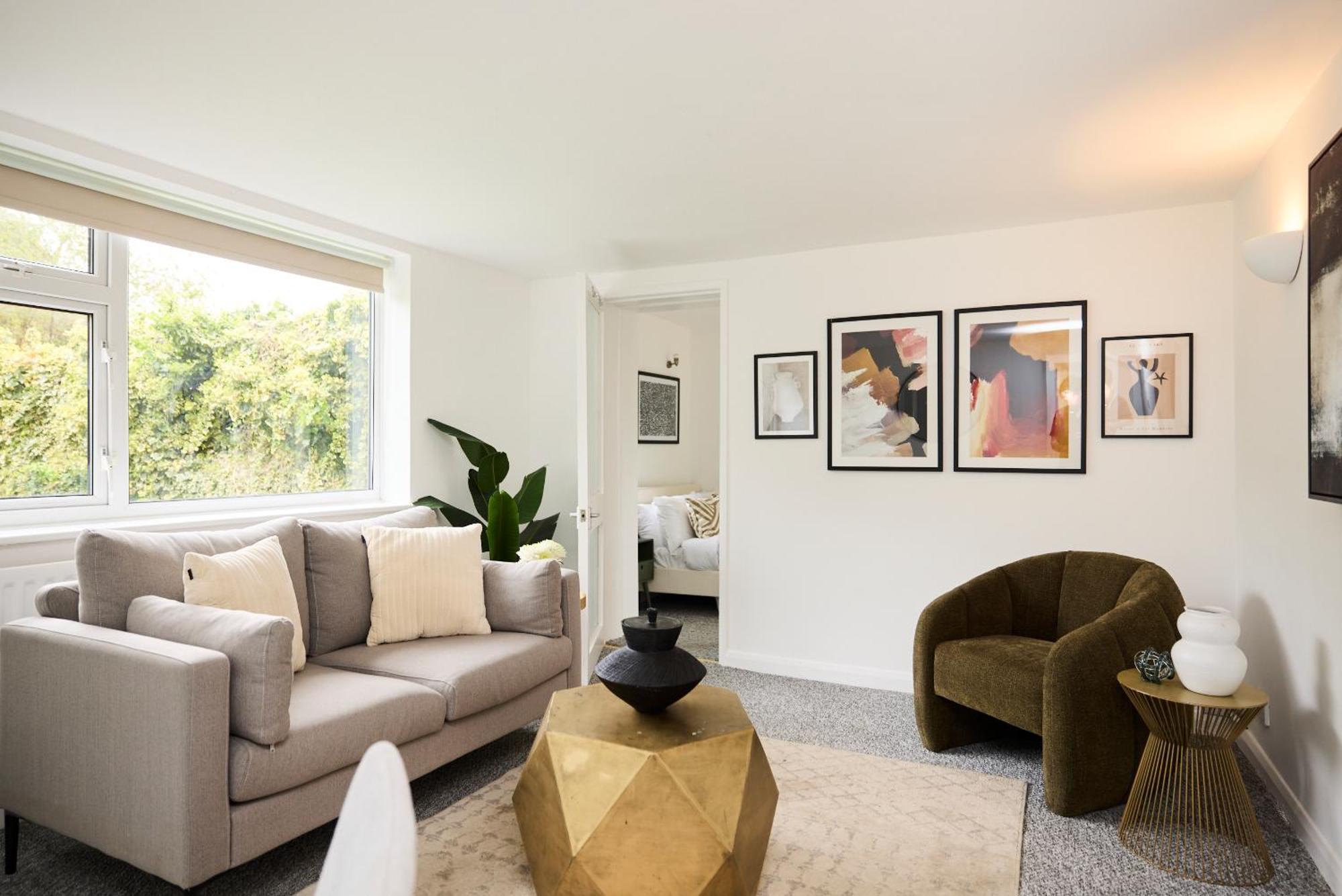 The Garden House - Spacious 5-bed With Garden & Balcony *
